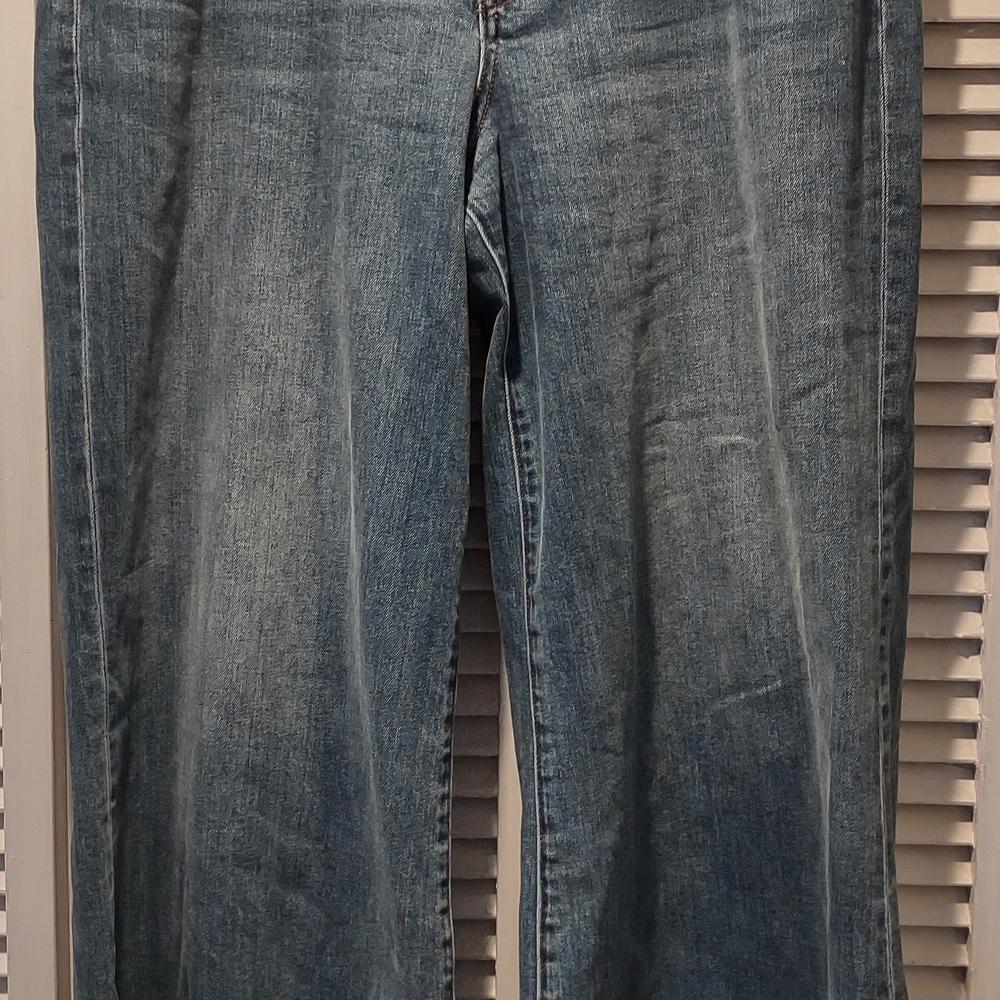 Kut from the Kloth High-Rise Wide Leg Jeans in Medium Blue Denim - Picture 4 of 7